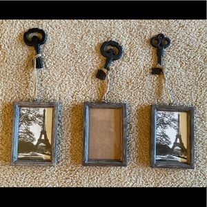 Three 4x6 picture frames with metal key hangers